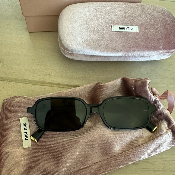 MIU MIU
MU 11ZS - Picture 3 of 6